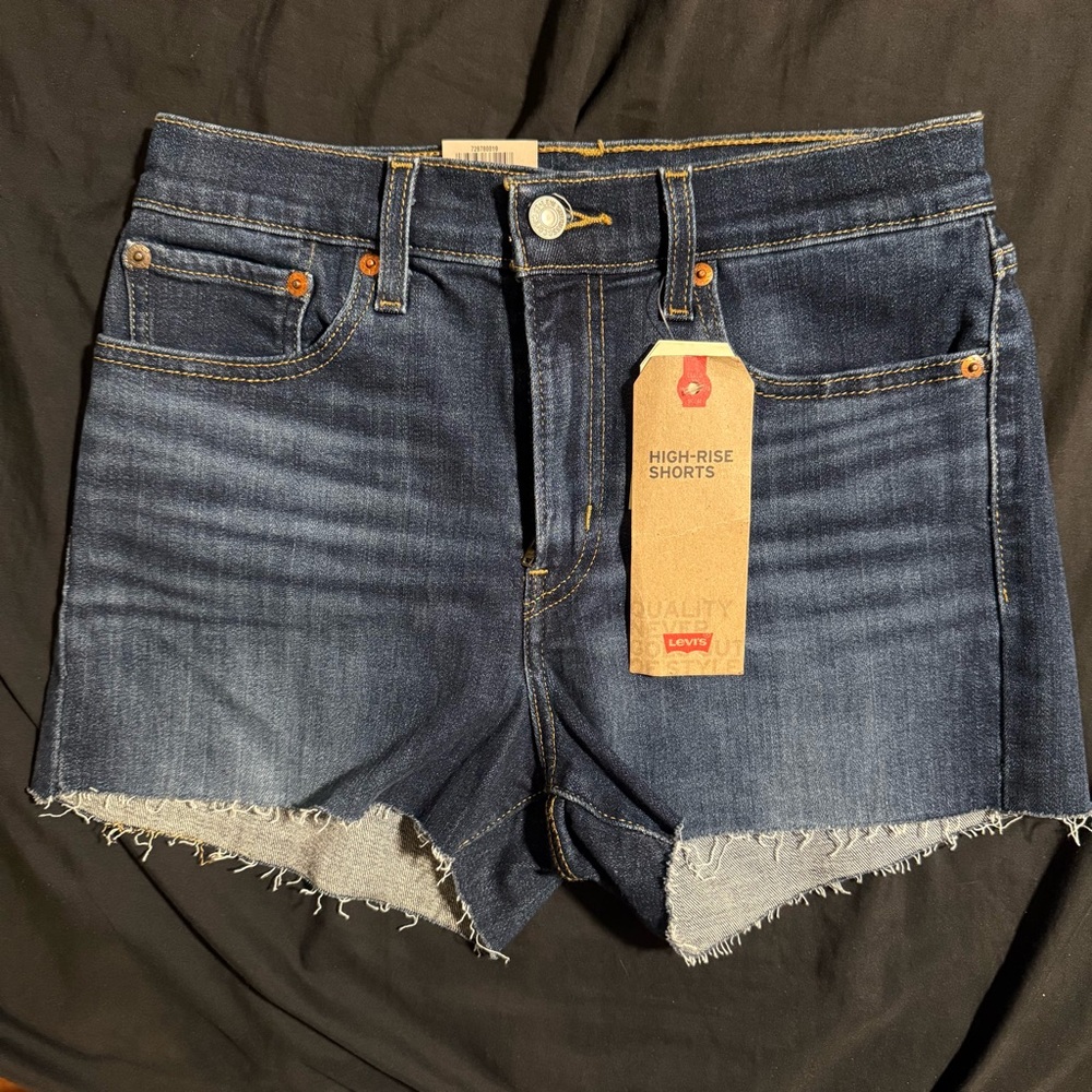 Brand new high rise Levi shorts. Size 27